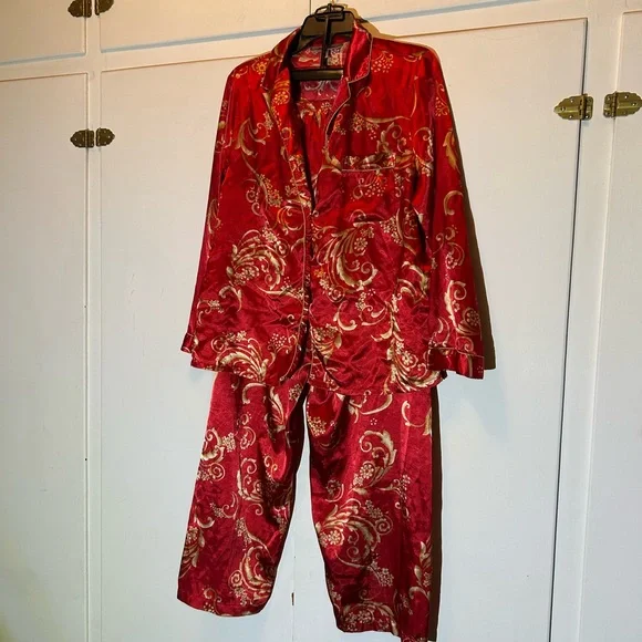 Morgan Taylor Red Satin Pajama Set with Gold Paisley Motif - Picture 1 of 11